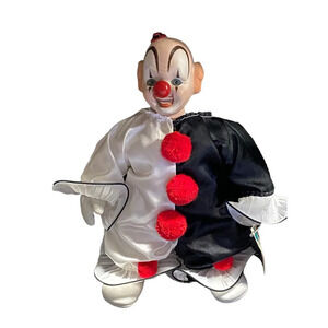 Pre-owned Victoria Ashlea Originals 1985 Musical Porcelain 12" Clown Doll